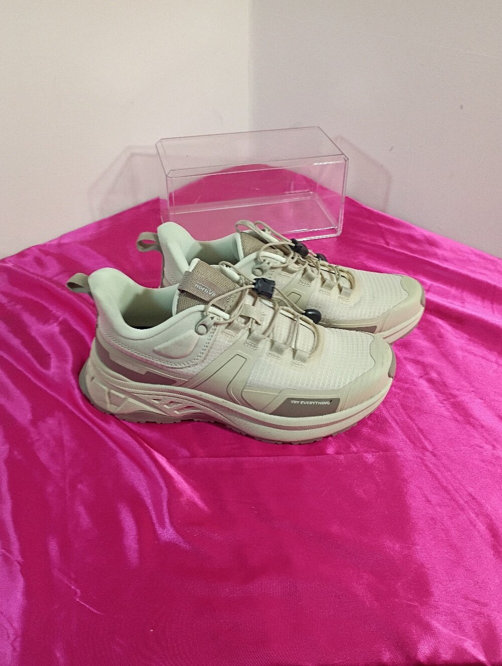 NORTIV8 Women’s SZ 6 Hiking Shoes Khaki/Beige New Without Box.